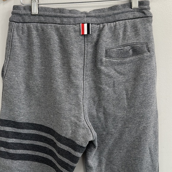 THOM BROWNE MEDIUM GREY COTTON LOOPBACK TONAL 4-BAR SWEAT SHORTS - Picture 11 of 16